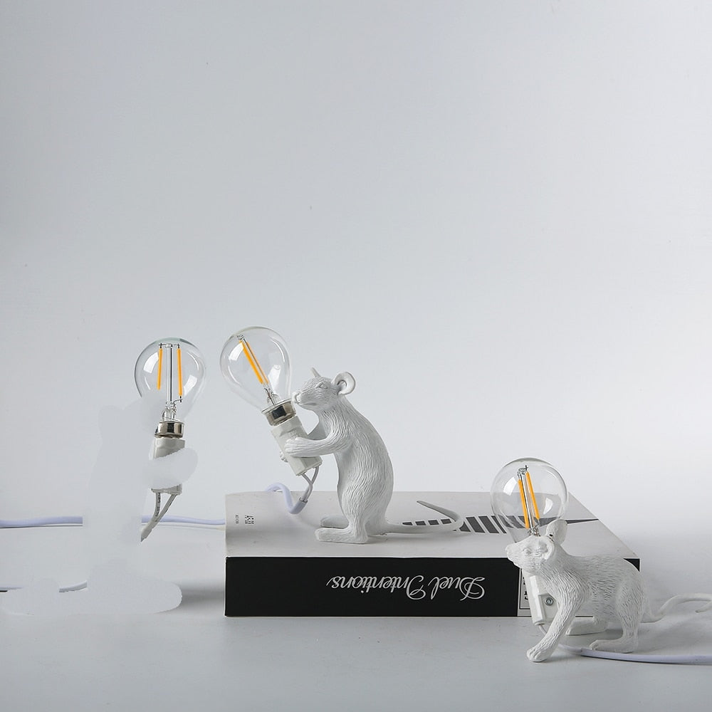 Muselampe i gaveeske, en sjarmerende og unik bordlampe klar til å glede som gave.