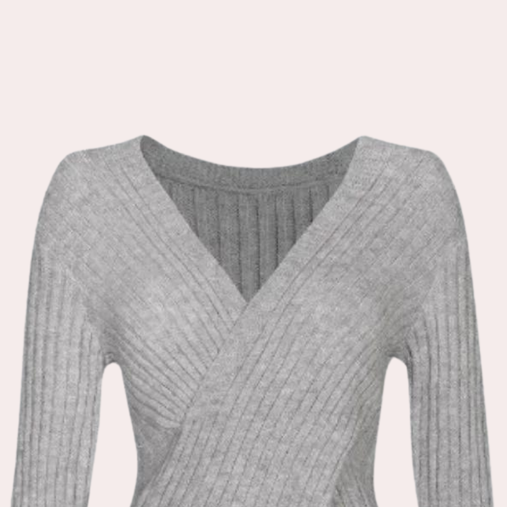 Allsidig høstgenser for dame. V-hals med elegant kryssdetalj; perfekt for casual eller pyntet.