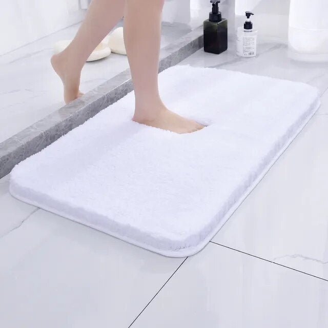 Plush mikrofiber badematte som føles fantastisk under føttene. Perfekt for komfort på badet.