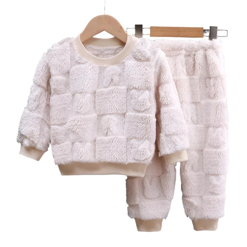 Myk og varm vinterpyjamas i flanell for barn.