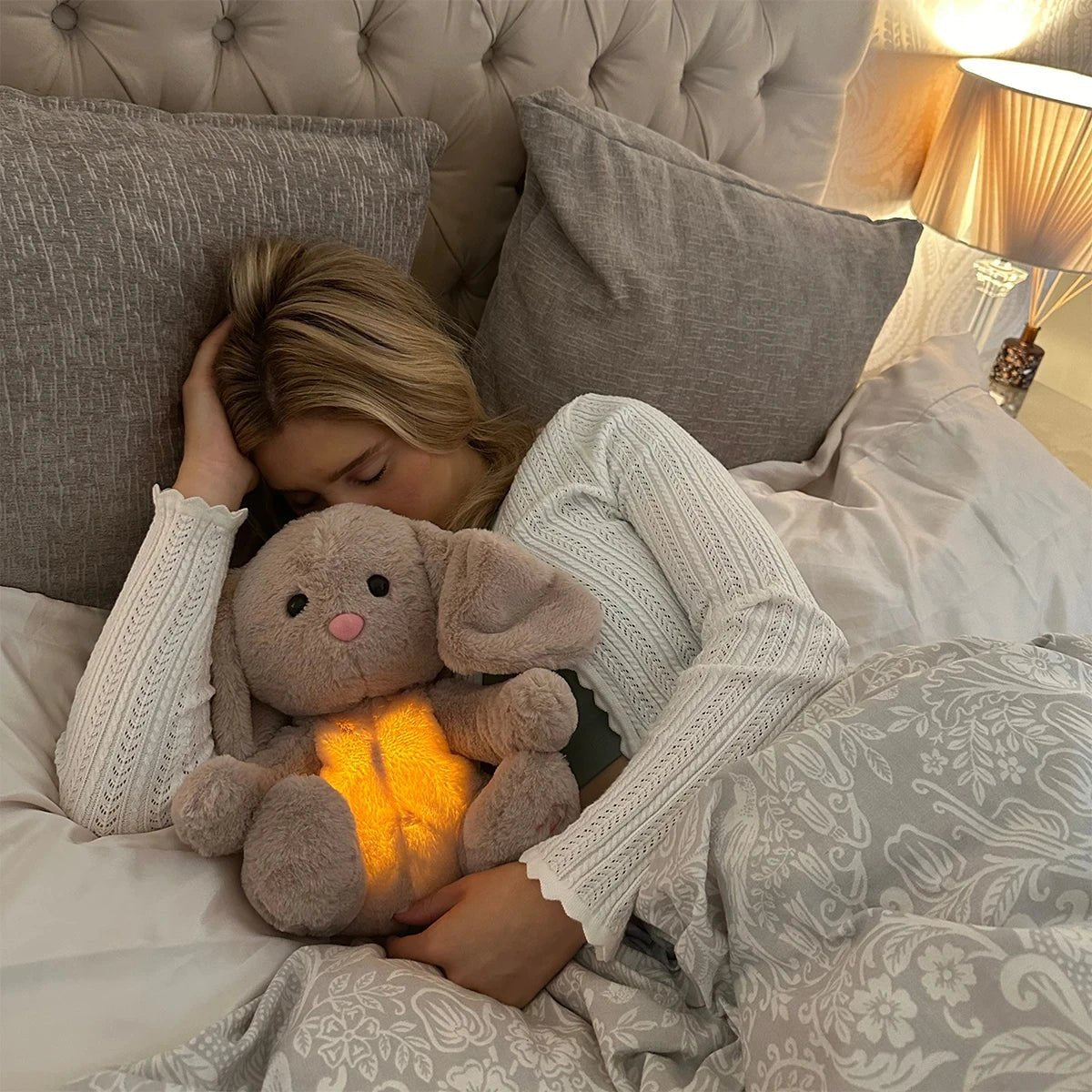 Blå Stitch plysj bamse, en myk venn som gir trøst og hjelper mot angst.
