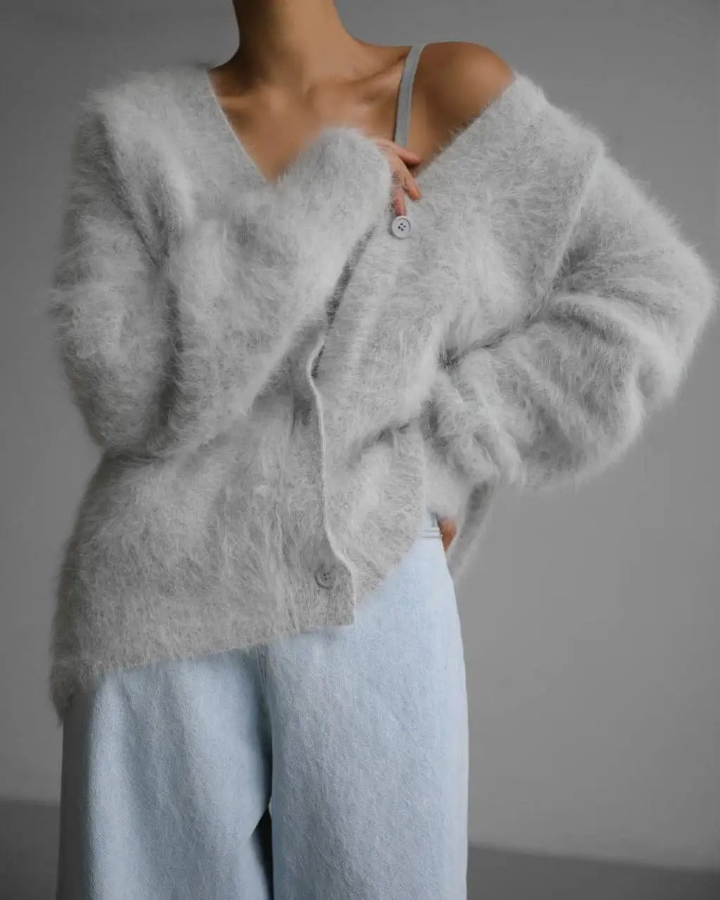 Trendy og komfortabel dame cardigan, mykt strikket for en elegant og avslappet stil.