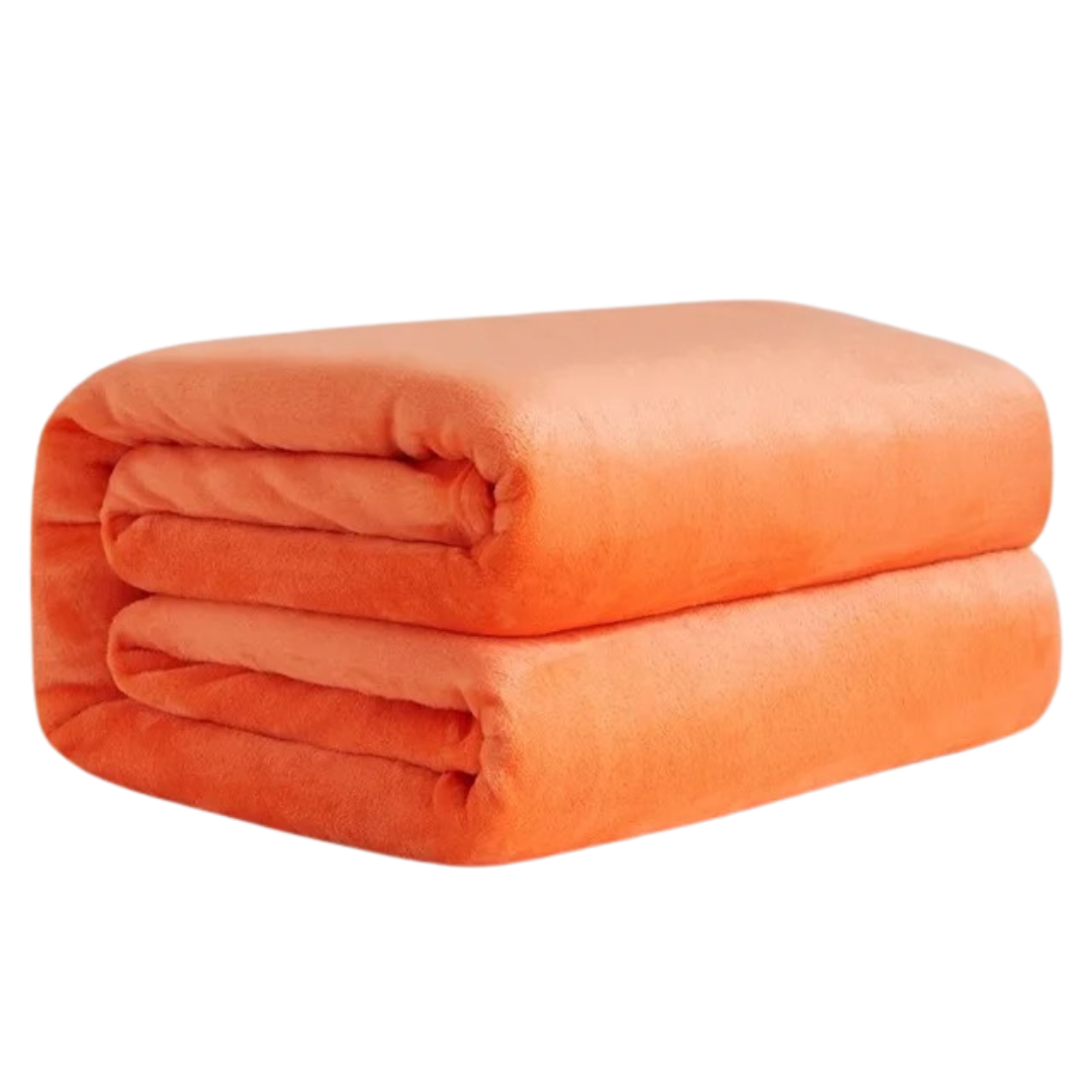 Lett flanellteppe i korallfleece, perfekt for interiørdekorasjon og hygge. Mykt og komfortabelt.
