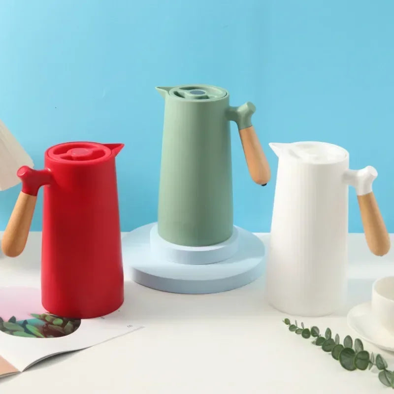 Stilfull, moderne unisex termosflaske i rustfritt stål. Ideell for kaffe, te eller vann.
