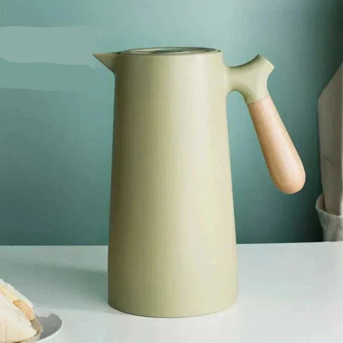 Moderne isolert flaske, ideell for kaffe, te eller kaldt vann. Perfekt for aktive livsstiler.