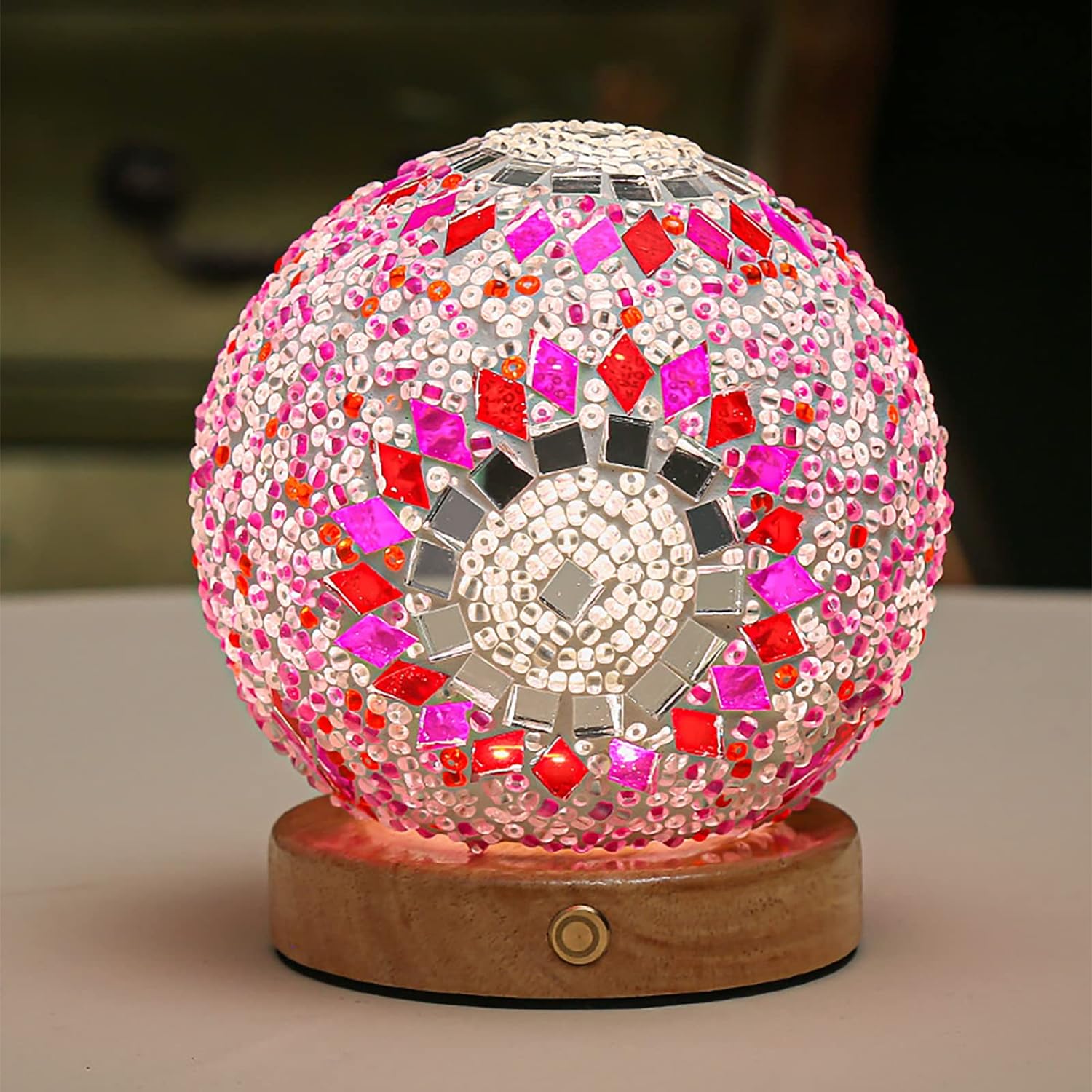 USB-drevet nattlampe med unikt mosaikkmønster. Ideell som stemningsfull bordlampe.