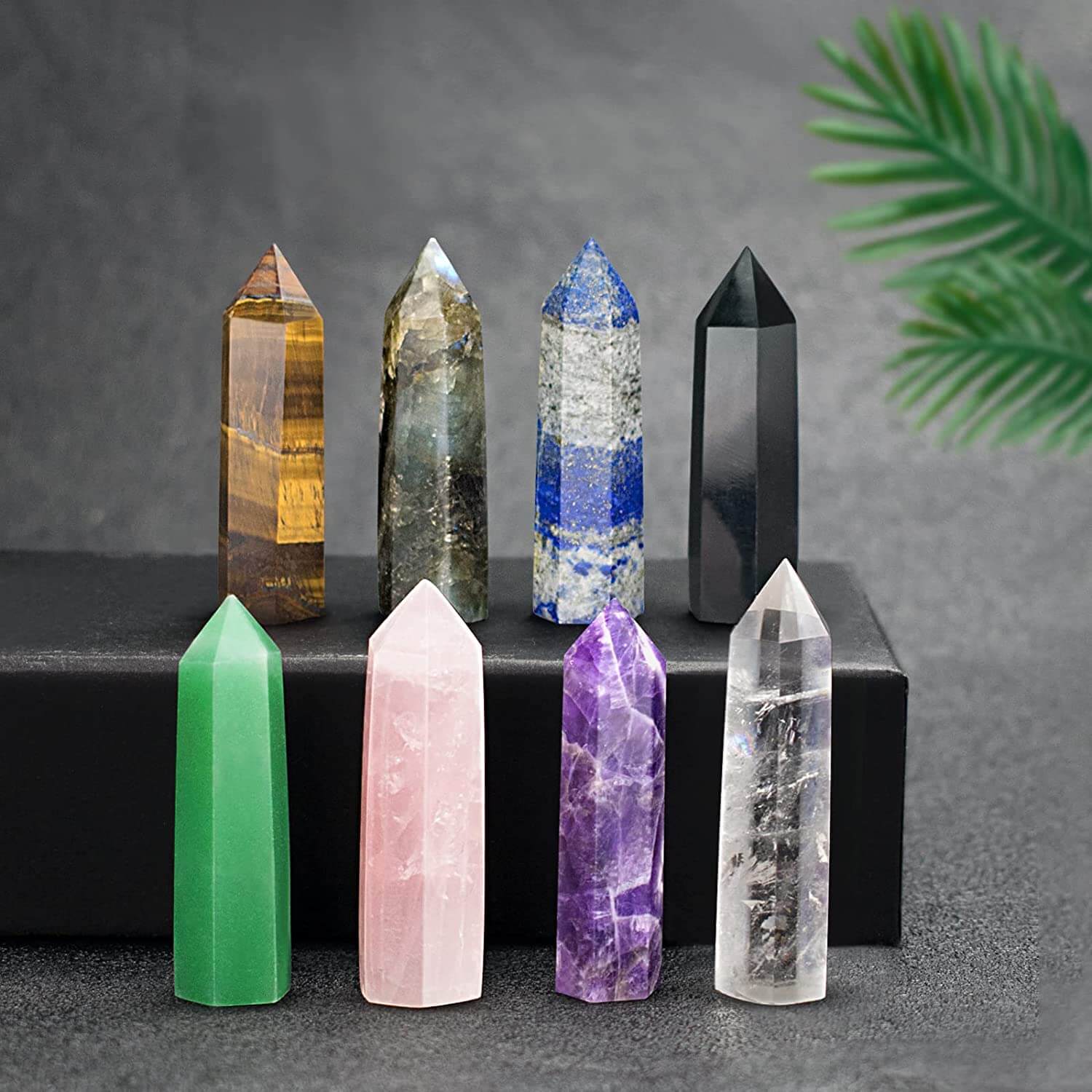 Krystallstav i naturlig stein for chakra-balansering og reiki-healing, fremmer indre ro.