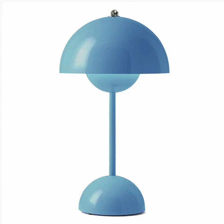 Nordisk bordlampe med justerbar lysstyrke, skaper koselig belysning i ethvert rom.