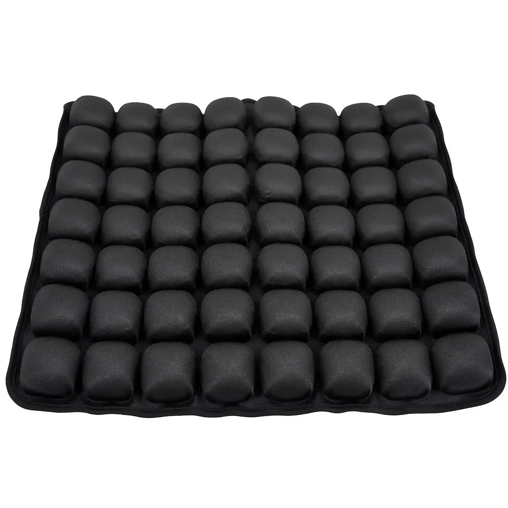 Ergonomisk oppblåsbar sittepute for alle. Justerbar for optimal komfort og varmeavledning i stol.