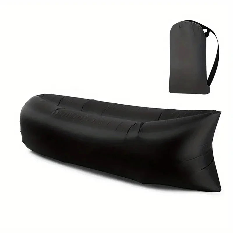 Lettvekt oppblåsbar stol med ergonomisk design for optimal utendørs komfort. Ideell for camping og festivaler.
