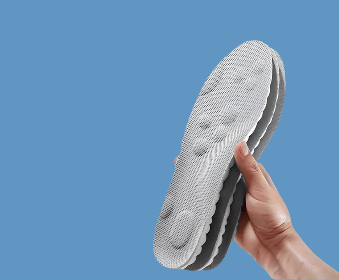 Komfortable ortopediske såler med demping, luktforebyggende for aktiv daglig bruk.