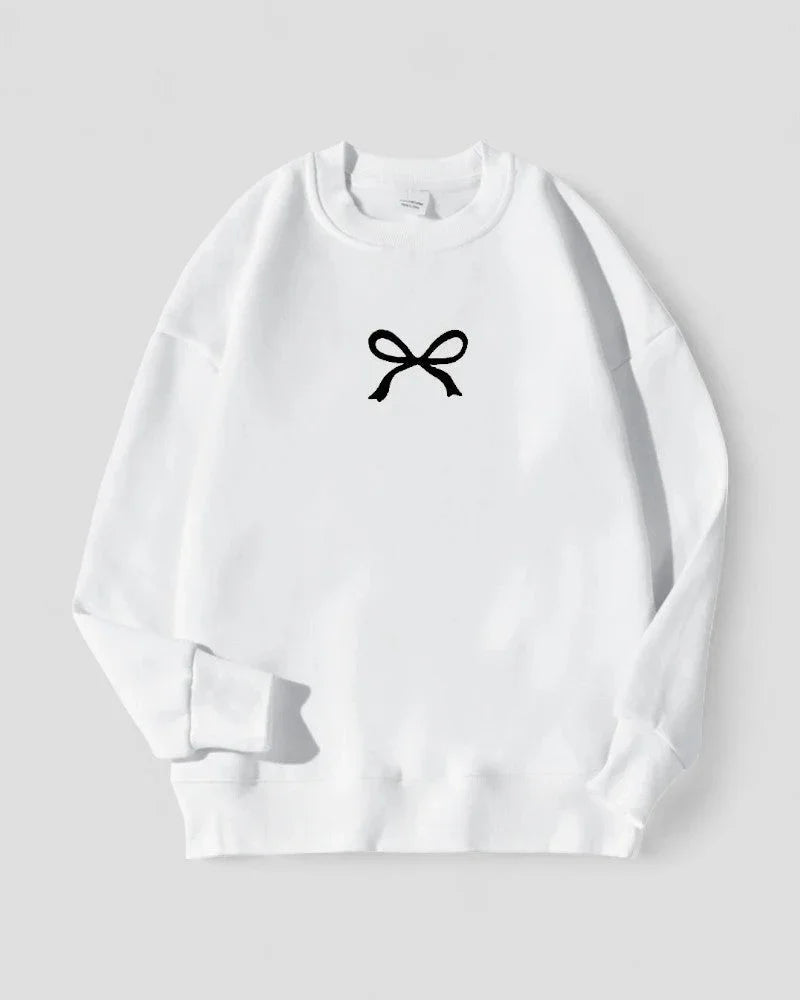 Hverdagslig oversized damegenser med diskret sløyfe. Varm og myk fleece for avslappet stil.
