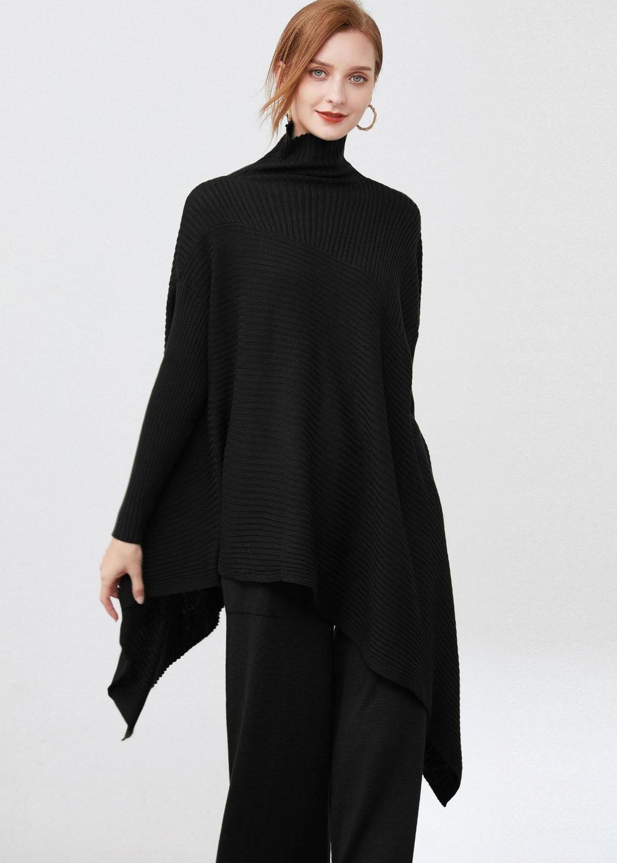 Komfortabel oversized genser for damer med unikt asymmetrisk snitt. Mote og stil for hverdagsbruk.