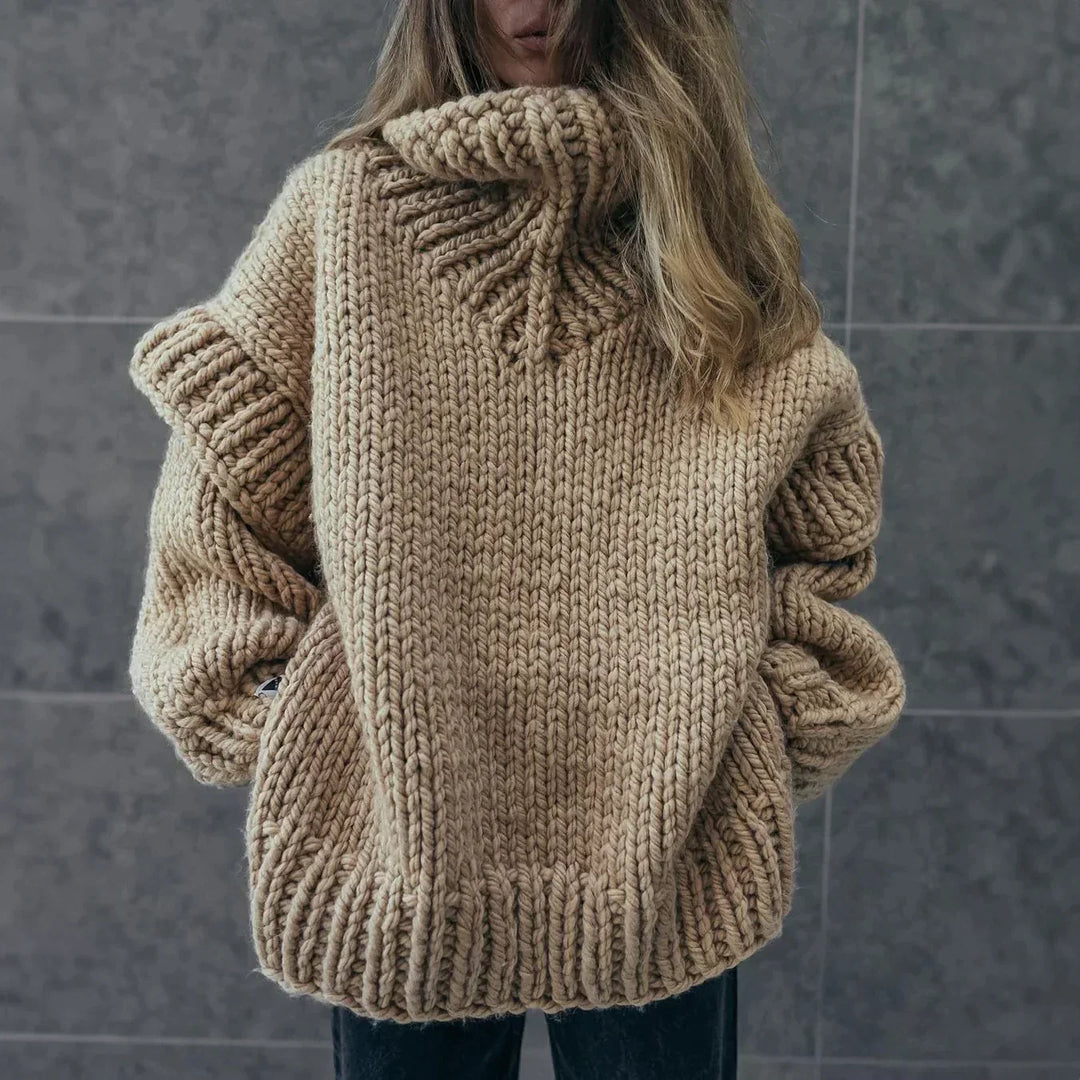 Ribbet oversized turtleneck genser for kvinner, perfekt for lagpålag og hverdagsklær. Myk og trendy.