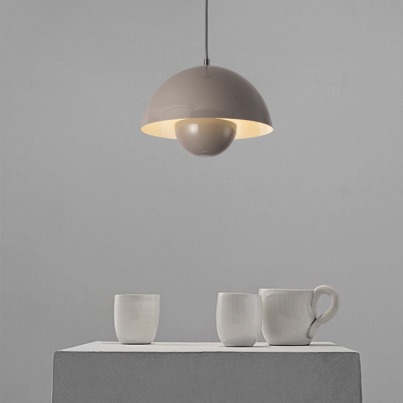 Fargerik pendellampe i blomsterpotte design, en moderne dekorlampe.