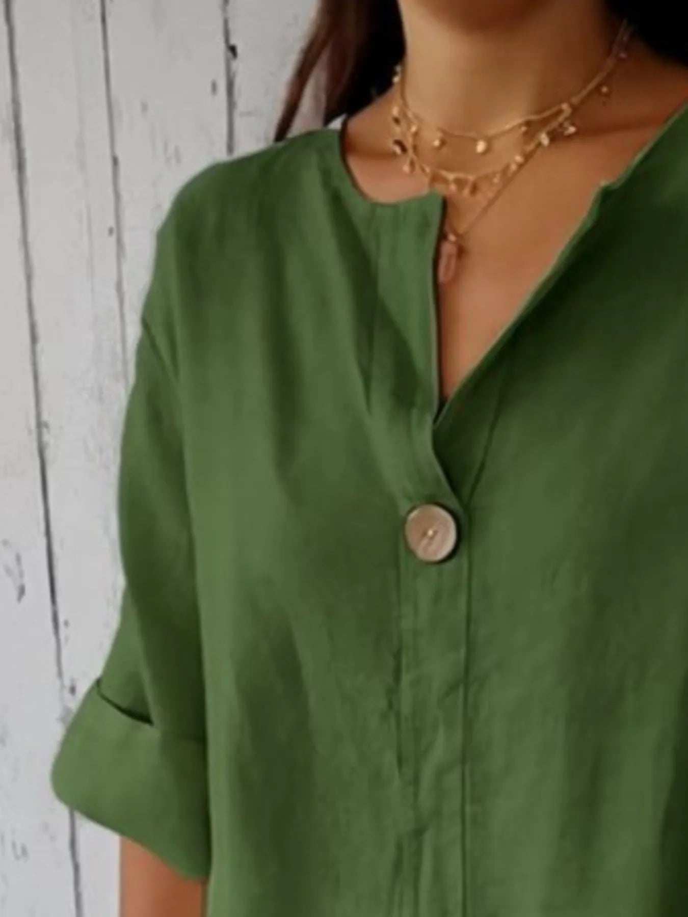 Allsidig plus size topp med notch detalj, passer til både bukser og skjørt. Stilfull.