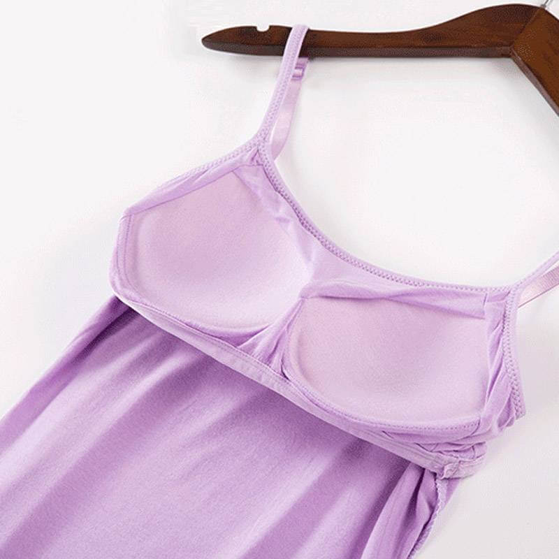 Stilren polstret cami for kvinner. En elegant og allsidig topp for vår- og sommerdager.