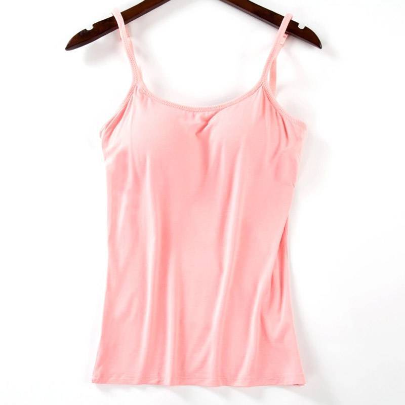 Hvit polstret cami tanktopp til kvinner. Myk, komfortabel og med god støtte.