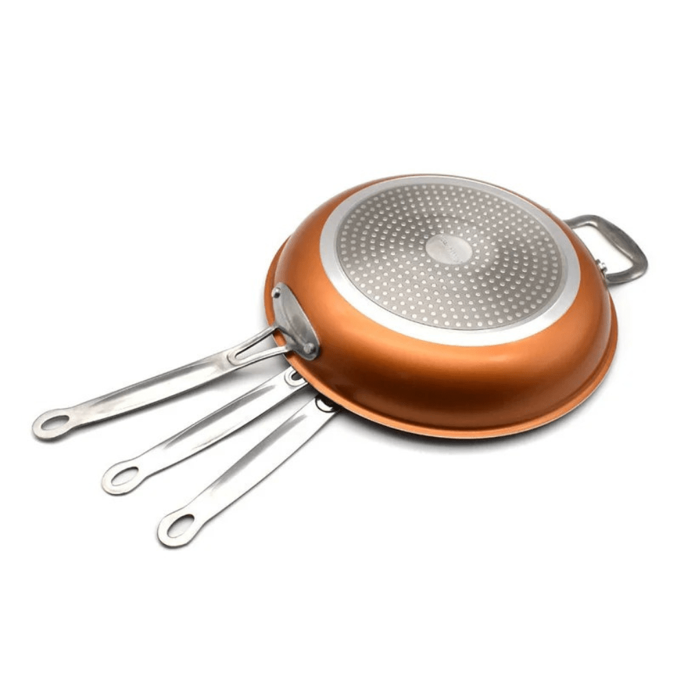 Enkel å rengjøre: Profesjonell non-stick kobberpanne for effektiv matlaging på alle varmekilder.