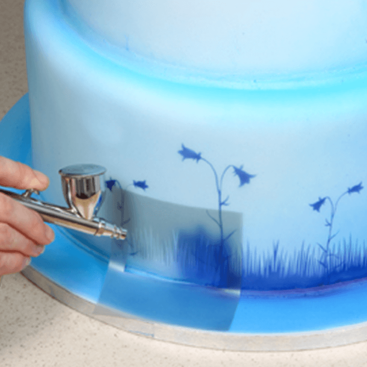 Airbrush for kakedekorasjon som skaper fantastiske design. Essensielt bakeutstyr for din dessert.