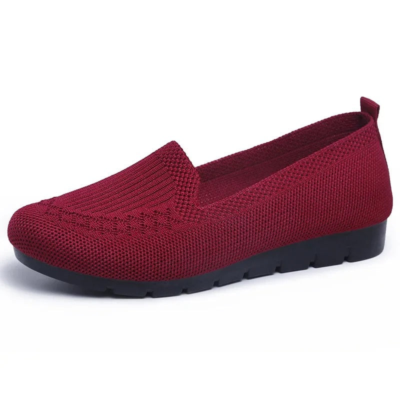 Pustende slip-on loafers for kvinner i svart, perfekt for sommerdager og hverdagsbruk.