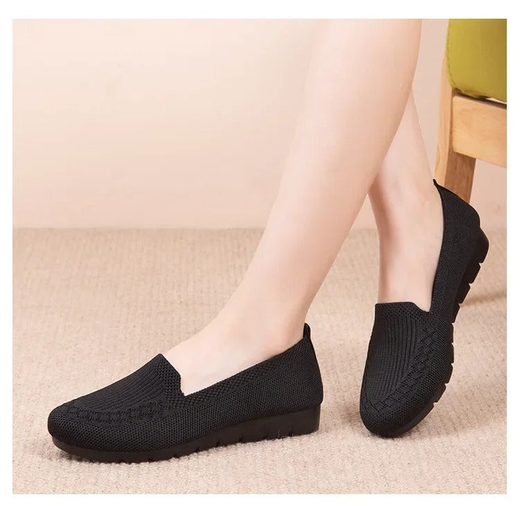 Pustende lilla slip-on damesko, komfortable loafers ideelle som fritidssko.