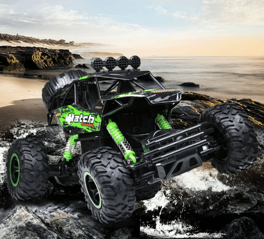 Sidebilde av en dynamisk fjernstyrt monstertruck, bygget for tøff terrengkjøring og utendørs moro.