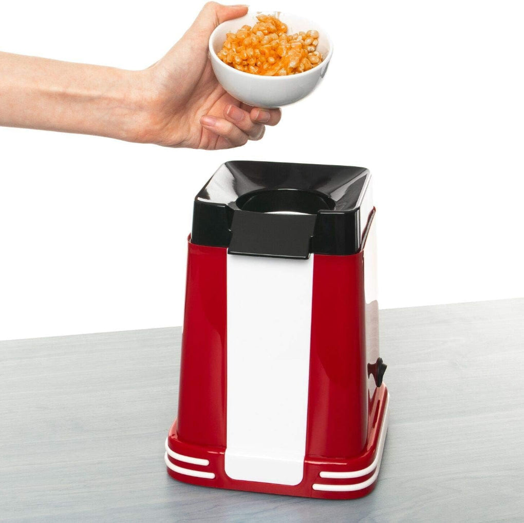 1200W elektrisk popcornmaskin i tidløst retrodesign. Leverer sprøtt popcorn for den ultimate filmkvelden.