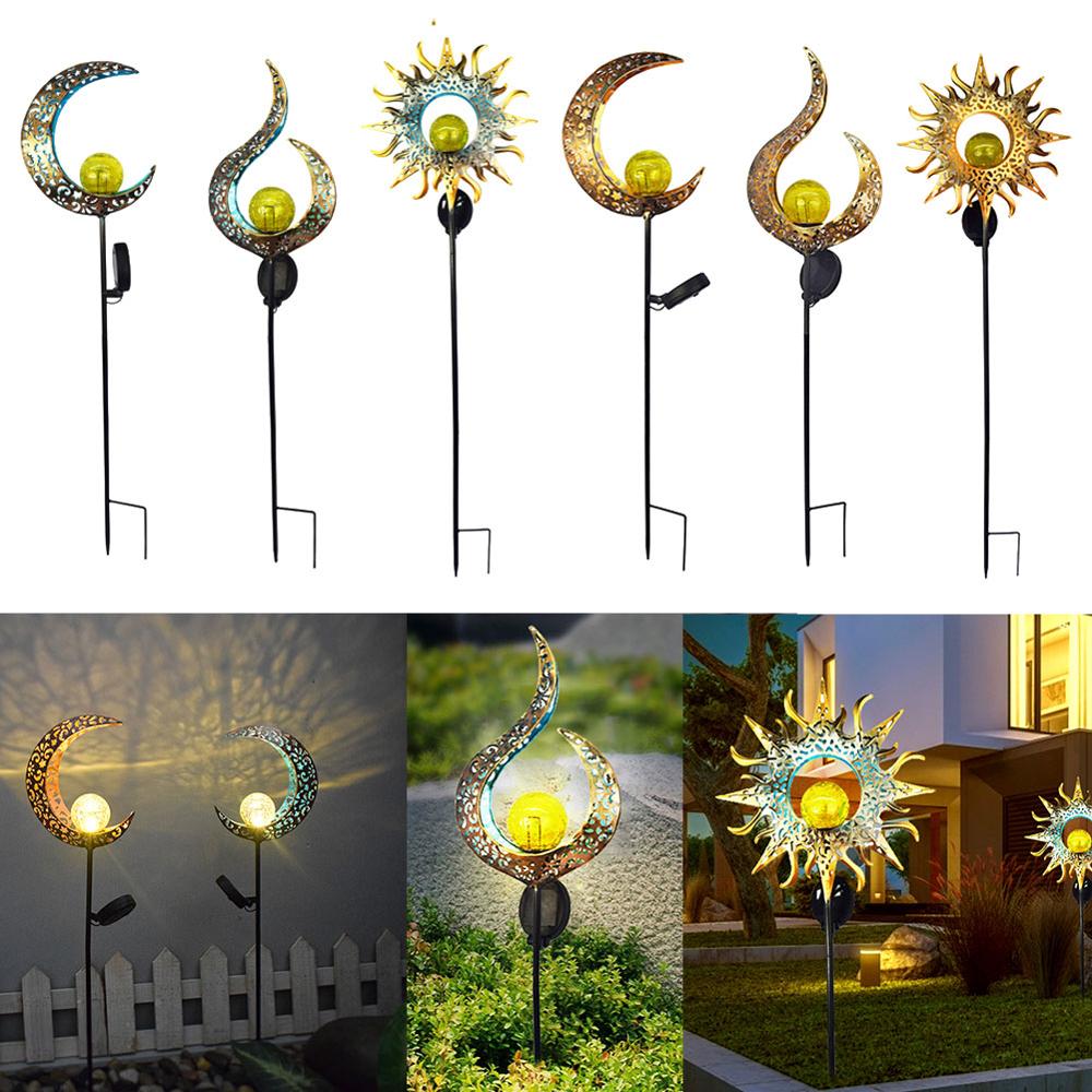 Sjarmerende retro solcellelampe med varmt lys. Fleksibel hagedekor som passer overalt ute.
