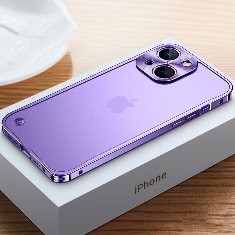 Elegant gullfarget iPhone deksel i aluminium. Støtfangerdeksel med slagfast polykarbonat og stilig finish.