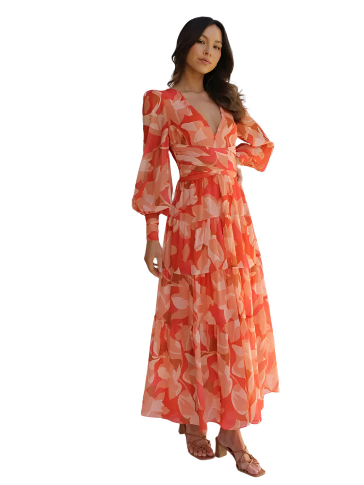 Romantisk maxikjole i luftig chiffon for kvinner. Elegant design, perfekt for sommerfest og vår.