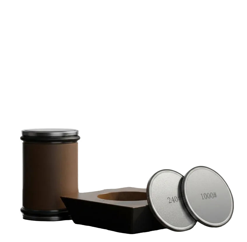 Rullende diamantsliper på treplattform for presis sliping av kjøkkenkniver og jaktkniver.