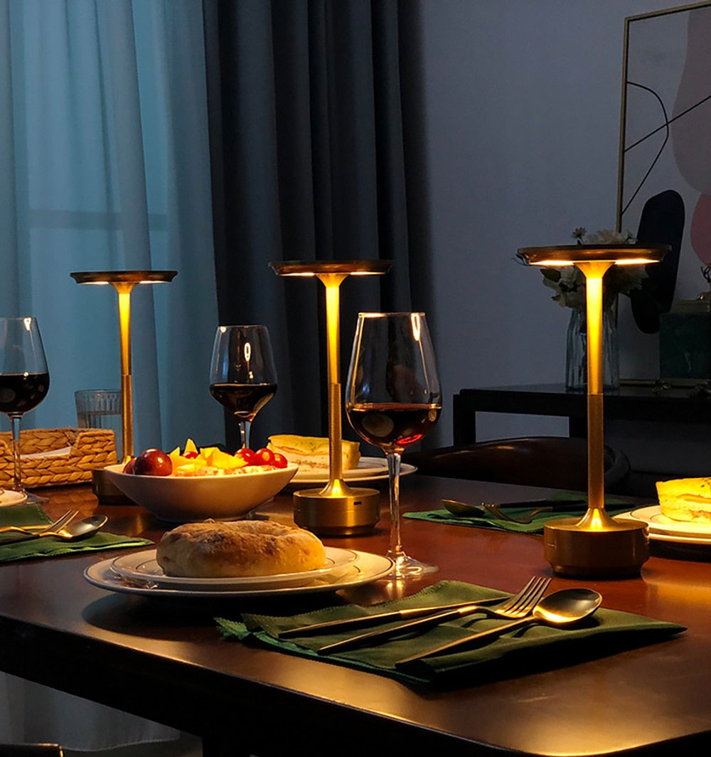 Elegant svart LED-bordlampe, berøringsfølsom, trådløs, perfekt for atmosfære og dekorasjon