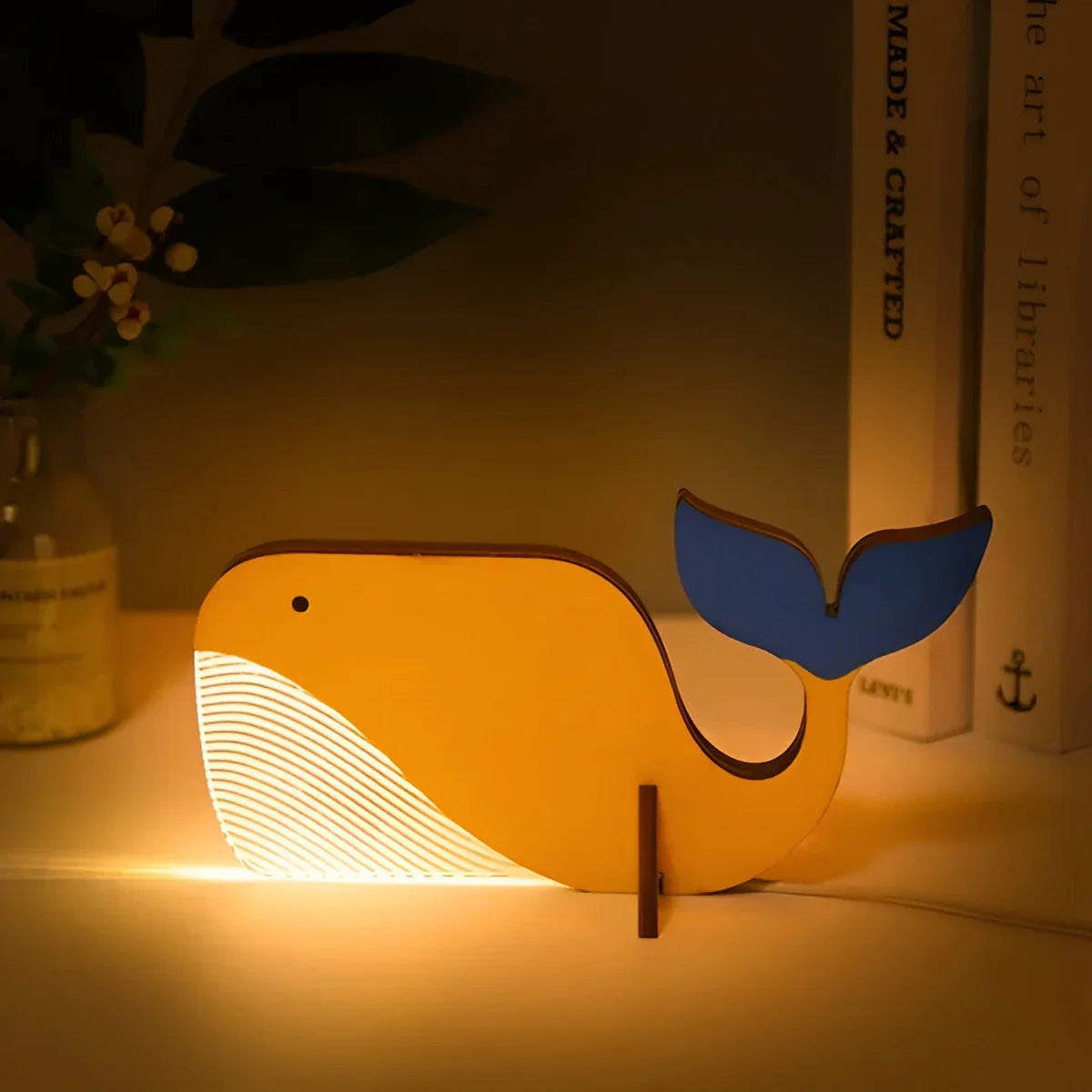 Koselig bordlampe for barn med beroligende lys og lekne dyremotiv. Ideell som gaveidé.