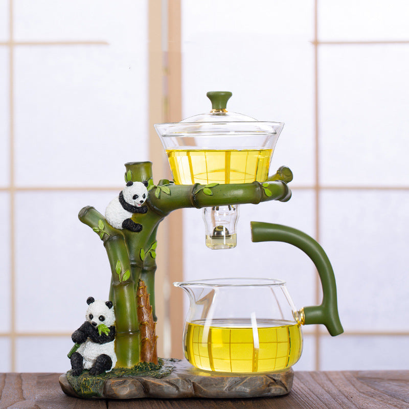 Moderne borosilikatglass te-sett med sjarmerende panda-motiv og detaljer av bambus.
