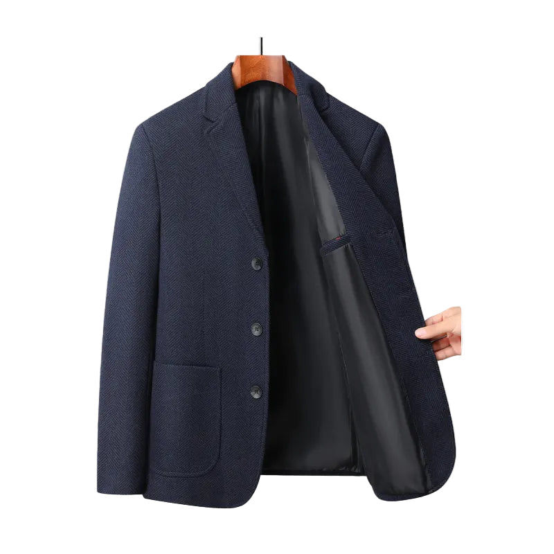 Skreddersydd herreblazer med elegant sildebensmønster. Perfekt for formell eller business herremote.