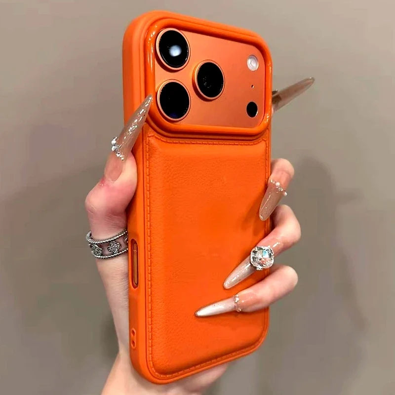 Detalj av et slankt, støtsikkert iPhone deksel, viser matt finish og presise utskjæringer for iPhone 11-17.