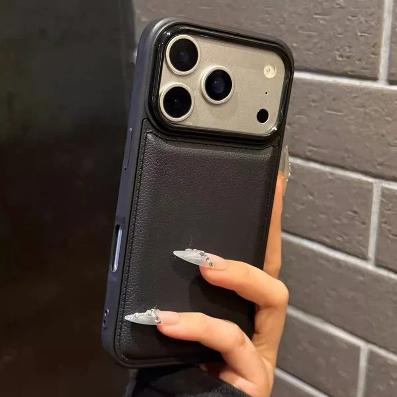 Elegant, slankt mobildeksel i sort, fremhever minimalistisk design og lettvektsfølelse for iPhone 11-17.