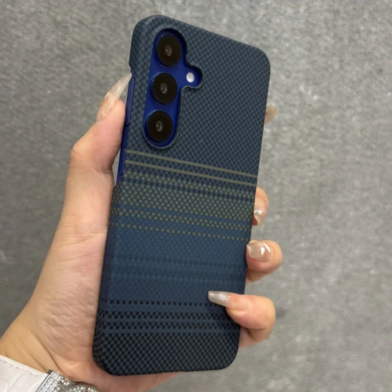 Støtsikkert karbonfiber deksel for Samsung Galaxy, kombinerer slank design og høy beskyttelse.