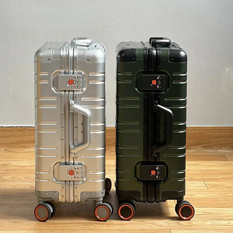 Holdbar aluminium koffert for eventyr. Robust reiseutstyr med hardcase design for trygg bagasje.