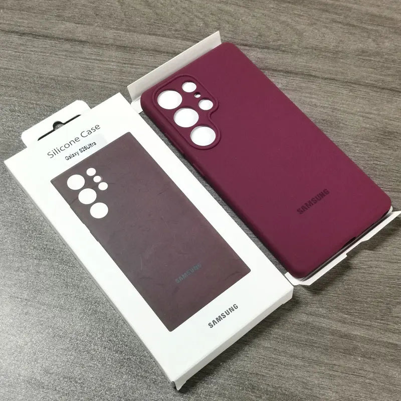 Silikon mobildeksel for Samsung Galaxy S22 S23 S24 S25 Plus, med presise utskjæringer for knapper og porter.