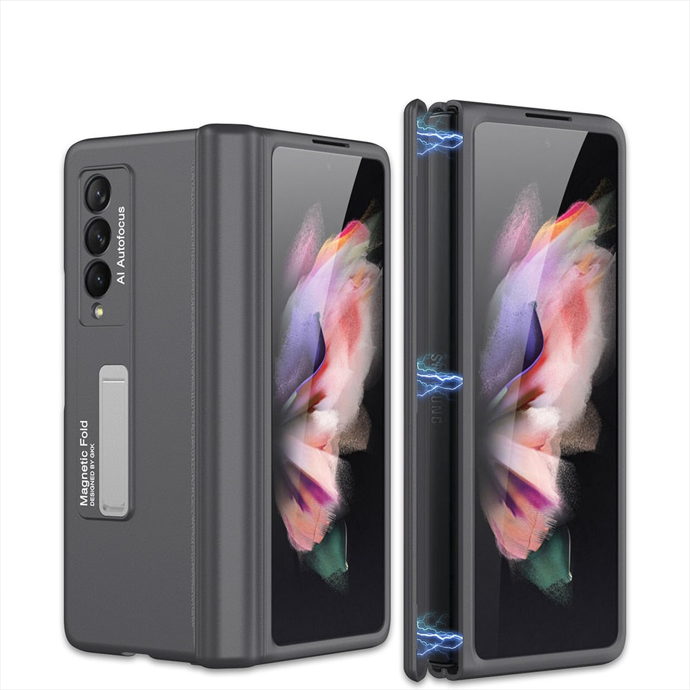 Sølvfarget Z Fold 3 deksel som hardcase, tilbyr optimal beskyttelse og lang holdbarhet.