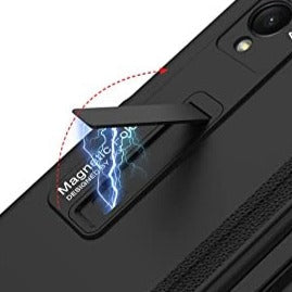 Grått deksel til Samsung Z Fold 3 i plast, gir pålitelig beskyttelse med et minimalistisk design.