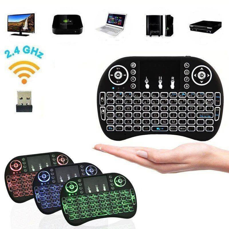 Stilig og kompakt trådløs fjernkontroll med tastatur og touchpad. Essensielt PC-tilbehør og gadget.