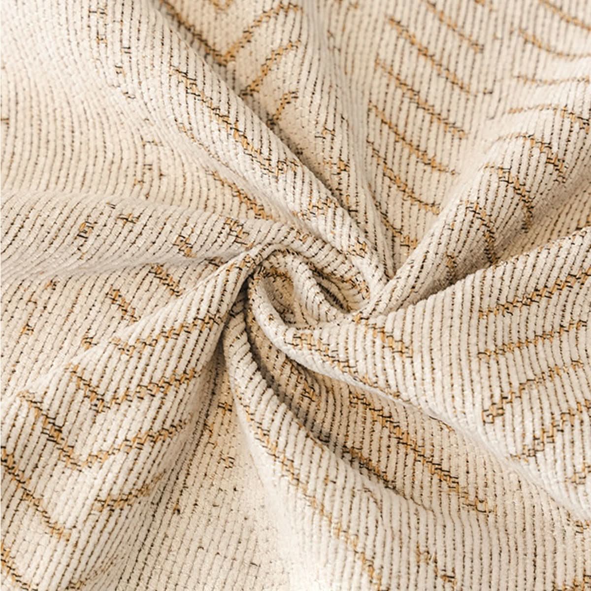 Beskytt sofaen med et ripebestandig chenille sofatrekk. Fiskebeinsmønster gir stil til interiøret.