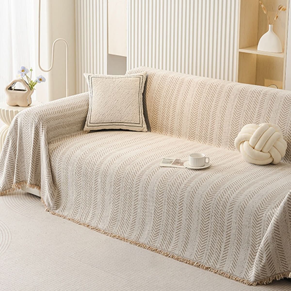 Maskinvaskbart sofatrekk med fiskebeinsmønster. Ripebestandig tekstil i chenille, ideelt for sofaen.