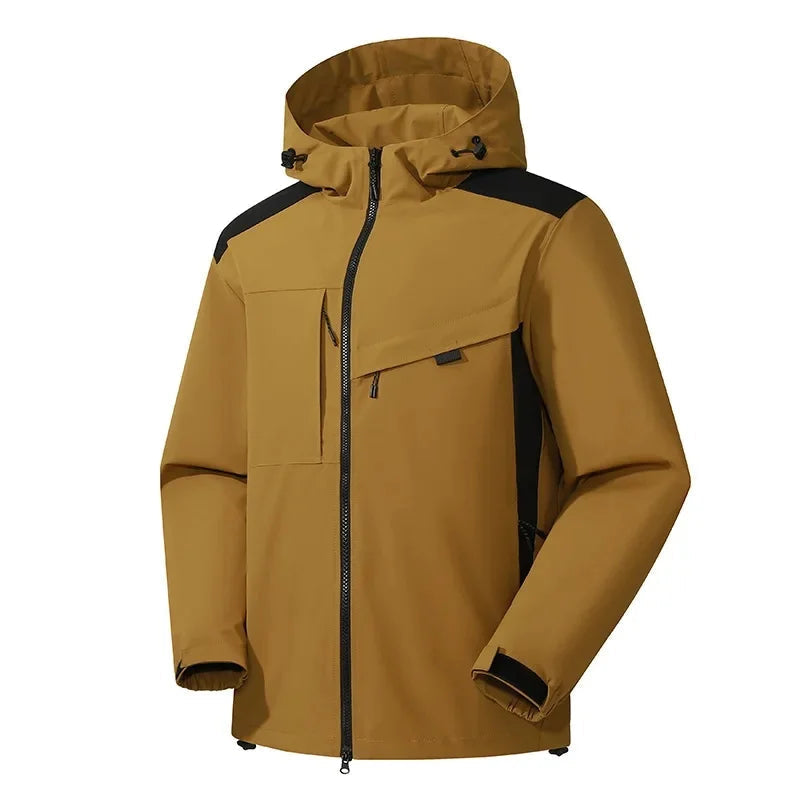 Slitesterk sporty herrejakke med hette. Vinterjakke egnet for ski, fotturer og vintersport.