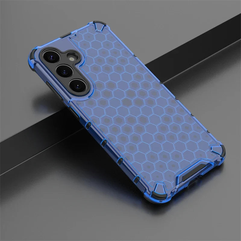 Nærbilde av honningkam design på gjennomsiktig støtsikker veske for Samsung S25 serie.