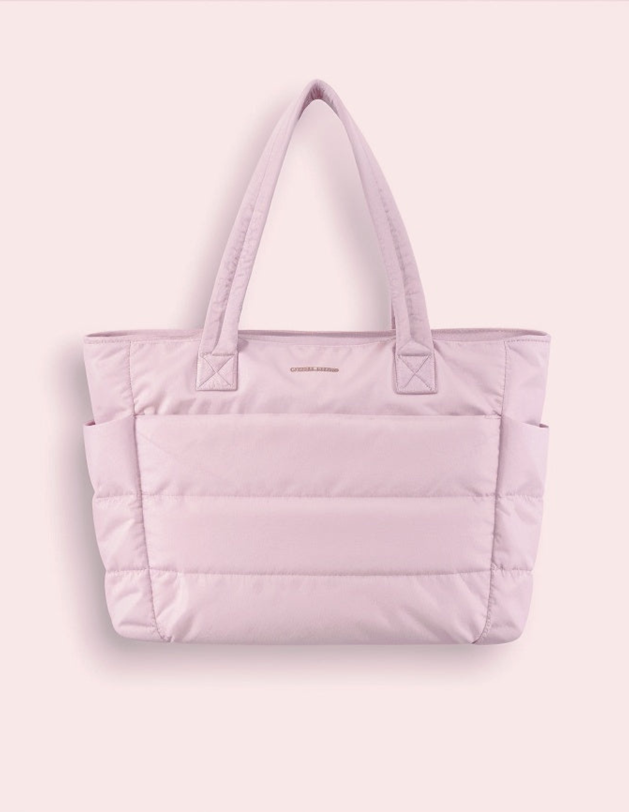 Romslig rosa puffer tote bag, perfekt som stilfull hverdagsvske eller trendy skoleveske for damer.