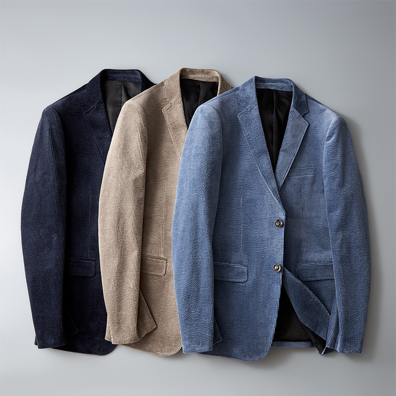 Elegant herreblazer for høstsesongen. Allsidig jakke med slank passform, ideell for både formelle og casual anledninger.